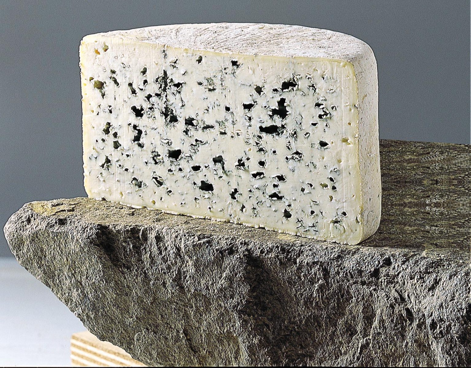 Bleu Dauvergne Aop Cheese On Wheels 